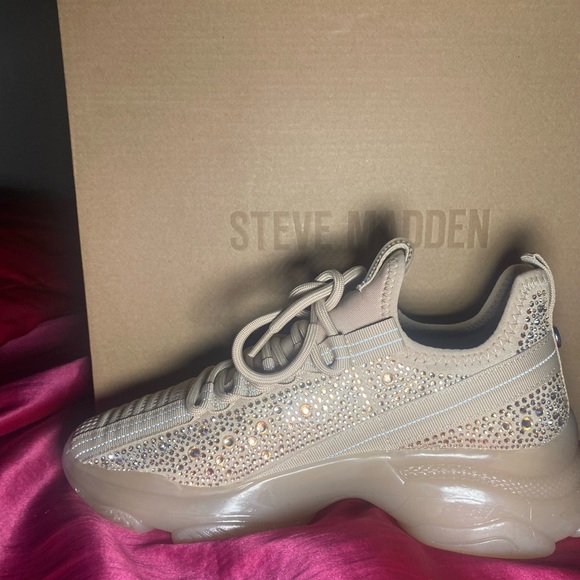 Steve Madden Sneaker - Picture 3 of 3